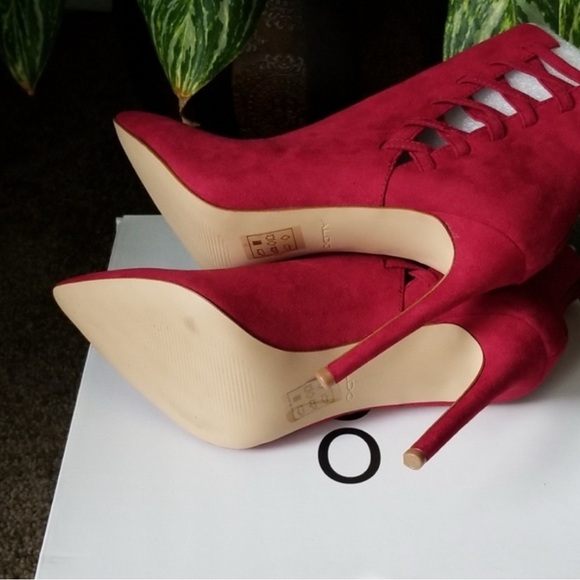 ♥️ NEW! Aldo Tuxedo Women Pointed Toe Canvas Red Ankle Boot ♥️ - Picture 9 of 11